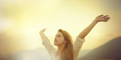 Vitamin D. Ánh sáng mặt trời giúp cơ thể tạo ra vitamin D - Một chất dinh dưỡng quan trọng cho xương khỏe mạnh. Bạn không cần nhiều ánh sáng mặt trời mới có đủ vitamin D, chỉ cần 5-30 phút một tuần với khuôn mặt, cánh tay và chân là đủ.