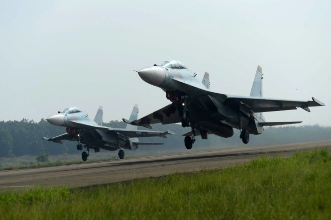 Để trở thành phi công tiêm kích đã khó nhưng việc các phi công Su-30MK2 giữ gìn phong độ ổn định còn khó hơn. Một trong những yếu tố quan trọng để đảm bảo sức khỏe của các phi công là một chế độ ăn uống hợp lý.