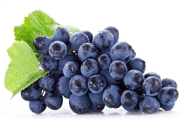 Nho tím. Đứng vị trí thứ 3 của anthocyanins và còn chứa flavonoids cũng là một chất chống oxy hóa mạnh vì vậy nó là thực phẩm hoàn hảo cho việc chống lão hóa.