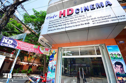 HD Cinema, 106 Nguyễn Hồng Đào, phường 14, quận Tân Bình. Cà phê HD Cinema được nhiều bạn trẻ lựa chọn bởi không gian riêng tư cho mọi lứa tuổi. Các bạn có thể thoải mái lựa chọn nhiều bộ phim khác nhau từ phim kinh dị, hành động, cho đến hài hước, tâm lý... Ảnh: hdcinema