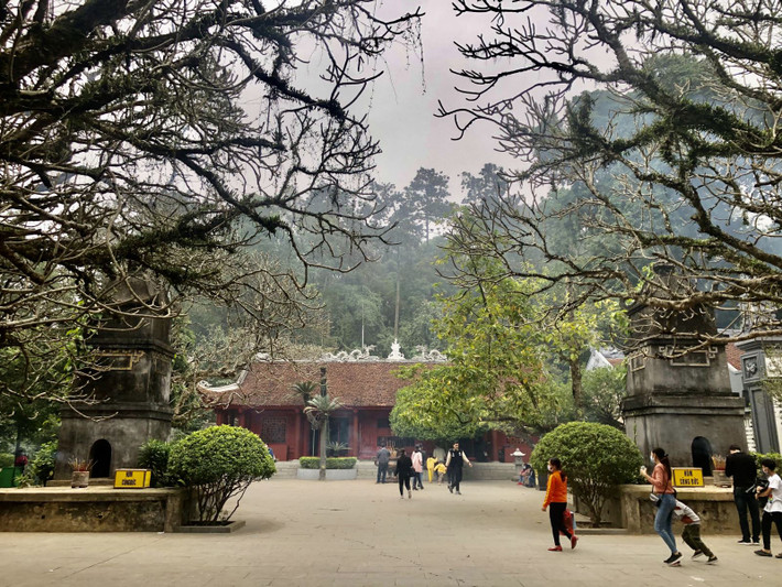 Lượng người đến làm lễ tại Đền Hùng những ngày gần đây rất thưa thớt.