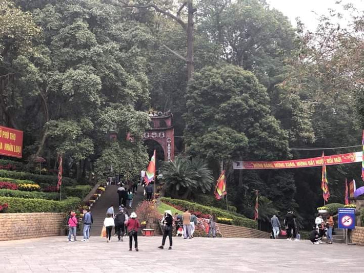 Đông đảo du khách thập phương về với Đền Hùng những ngày đầu năm mới Tân Sửu 2021.