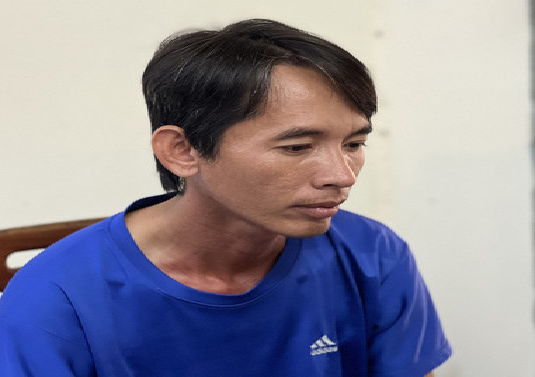 Nhân viên công ty tham ô hàng trăm triệu đồng: Trần Duy Quân (SN 1989, huyện Phú Tân, An Giang) là nhân viên của Công ty TNHH MTV Lương Thực Thoại Sơn với nhiệm vụ trực tiếp quản lý công nợ nông dân, thu hồi công nợ chuyển giao về công ty, đối chiếu số liệu theo yêu cầu. Lợi dụng điều đó, Quân đã thu công nợ của 12 người dân với tổng số tiền trên 483 triệu đồng rồi chiếm đoạt. Ngày 21/6, Công an huyện Thoại Sơn cho biết đã khởi tố, bắt tạm giam Quân.