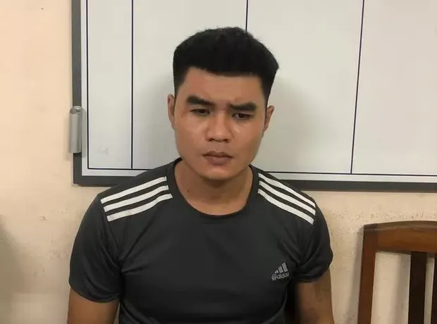 Người phụ nữ bị kẻ đáng tuổi con cưỡng hiếp, cướp tài sản: Khi đang trên đường đi bán hoa quả chị T.T.T. (45 tuổi, ngụ Tuy Phước, Bình Định) bị Nguyễn Tấn Lân (25 tuổi, trú cùng huyện) ép xe máy ngã ra đường rồi bị đánh đập, hãm hiếp. Sau đó, Lân đã cướp đi 6 chỉ vàng rồi tẩu thoát. May mắn là chị T. đã được người dân phát hiện và đưa đi cấp cứu.