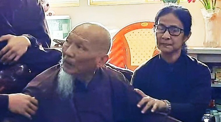 Bị can Cao Thị Cúc (62 tuổi) chủ khu đất Tịnh thất Bồng Lai, là một trong những "trợ thủ" đắc lực giúp bị can Lê Tùng Vân thực hiện hành vi trái pháp luật. (Ảnh: Thanh Niên)