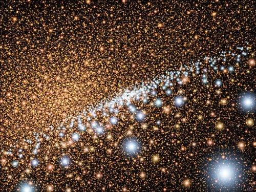 Đây là một cụm sao hình cầu nằm sâu thẳm trong thiên hà Milky Way nên rất khó phát hiện.