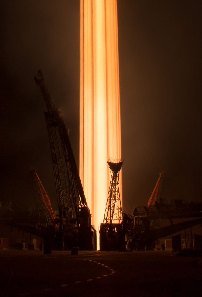 Tên lửa Soyuz của Nga mang theo ba nhà du hành bay lên Trạm vũ trụ quốc tế ISS, phóng lên từ sân bay Baikonur ở Kazakhstan vào ngày 17/11/2016.