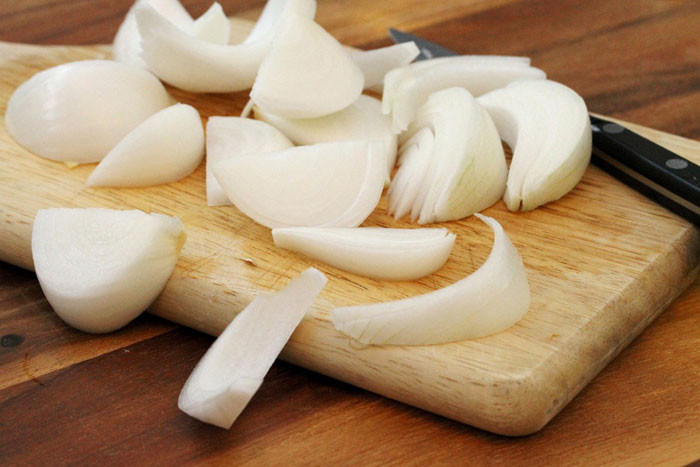 Không chỉ có khả năng ngừa ung thư và các bệnh về tim mạch, hành tây còn cực tốt cho thận do có chứa flavoinoids - một hợp chất mạnh mẽ chống lại các bệnh về thận. (Nguồn Phunukieuviet)
