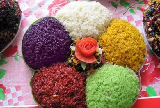 Khi có lễ hội, xôi tím được xem là một phần trong món xôi ngũ sắc đặc trưng của đồng bào Tây Bắc với các màu đỏ tươi, đỏ thẫm, vàng, nâu, tím.