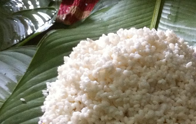 Gạo nếp đồ xôi tím là loại gạo nếp hạt to, mẩy đều vừa gặt, được trồng trên những thửa ruộng bậc thang trùng trùng điệp điệp.