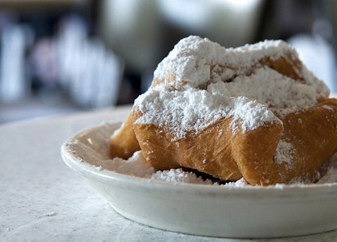 10. Bánh Beignet: Món bánh Beignet ở New Orleans trông giống như bánh tiêu của người Việt nhưng khác ở chỗ là được ăn cùng với mật ong hoặc đường.