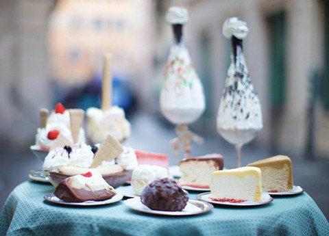 6. Bánh trứng cuộn Gelato: Món bánh đặc biệt của thành phố Rome, Ý. Với hơn 1 thế kỷ hoạt động, nhà hàng Giolitti phục vụ món bánh này ngon nhất thế giới.