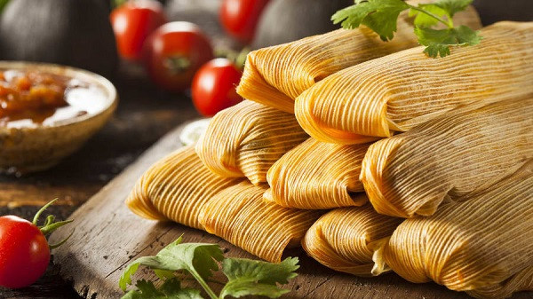 Dịp năm mới, người Mexico rất thích món bánh Tamales ăn kèm với súp Menudo.