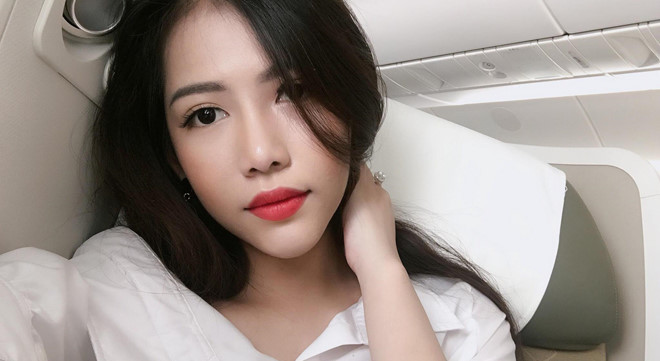 Hoàng Kiều Yến (sinh năm 2000) là sinh viên Học viện Âm nhạc Huế. Cô là con gái một gia đình kinh doanh về khách sạn, nhà hàng có tiếng tại Quảng Bình.