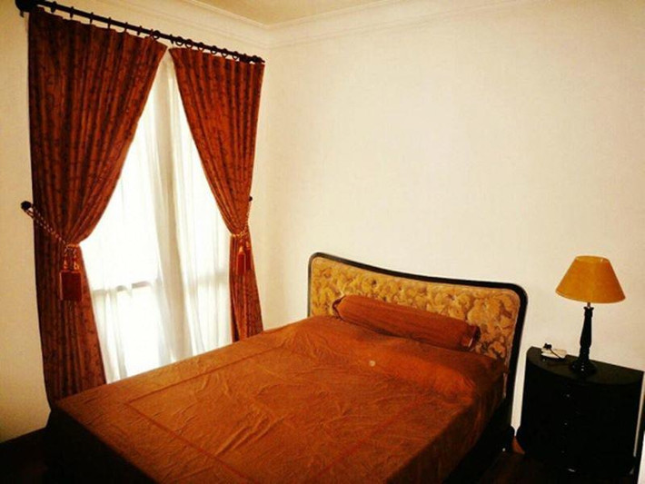 Toàn bộ căn nhà được bao phủ lên gam màu vàng và nâu. Hai gam màu này giúp căn hộ trở nên ấm cúng, hiện đại mà không mất đi sự sang trọng.