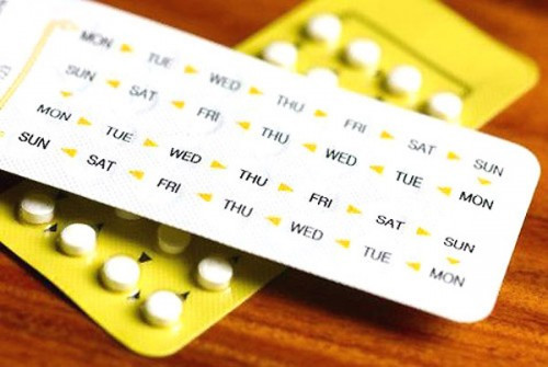 Thuốc viên tránh thai. Mẹ cho con bú vẫn có thể dùng các loại thuốc tránh thai chỉ có progestin, vì không gây ảnh hưởng đến sữa và bé. Tuy vậy, trở ngại ở phương pháp tránh thai này là phải uống thuốc hàng ngày vào một giờ nhất định nên gây nhiều phiền phức cho chị em, nhất là khi bé quấy khóc làm mẹ mệt mỏi.