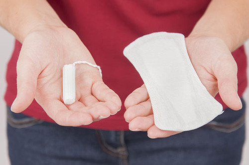 Rất nhiều phụ nữ có thói quen lạm dụng băng vệ sinh hàng ngày mà không biết rằng đây cũng là một nguyên nhân gây viêm nhiễm phụ khoa.