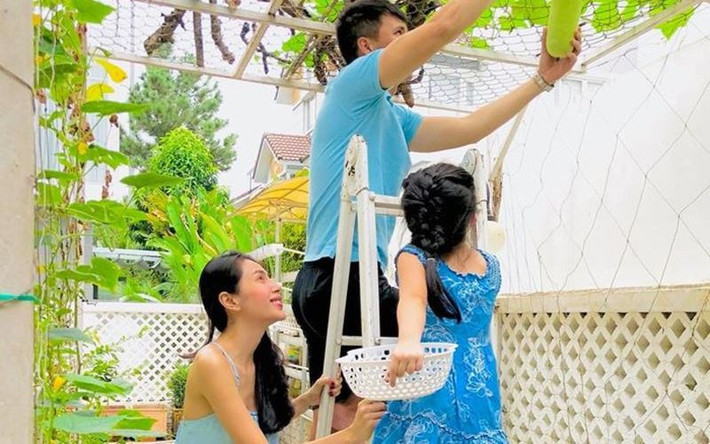 Là cặp vợ chồng nổi tiếng giàu có của showbiz Việt, Công Vinh - Thủy Tiên vẫn chọn cho mình cuộc sống giản dị.