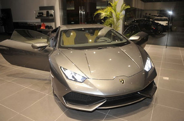 Huracan LP610-4: là siêu xe gây ấn tượng với động cơ dung tích 5.2 lít, V10 có công suất tối đa 610 mã lực. Với sức mạnh đó, "siêu bò" này chỉ mất 3,2 giây để tăng tốc từ 0 lên 100 km/h và đạt tốc độ tối đa trên 325 km/h...