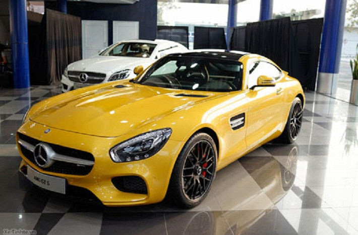 Mercedes-AMG GT S: Giá bán 8,26 tỷ đồng. AMG GT S tăng tốc từ 0 lên 100 km/h chỉ trong 3,8 giây và đạt tốc độ tối đa 310 km/h....