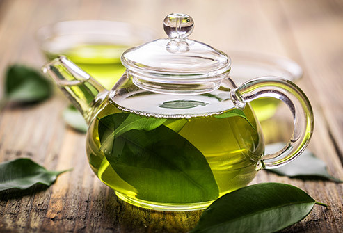 Trà xanh Hãy uống trà nếu bạn muốn giảm nguy cơ mắc bệnh tim và đột quỵ. Nghiên cứu cho thấy hóa chất catechin trong trà xanh có thể làm giảm cholesterol.