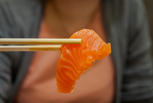 4. Cá hồi Võng mạc cần hai loại axit béo omega-3 là DHA và EPA. Omega-3 cũng bảo vệ đôi mắt của bạn khỏi bệnh thoái hóa điểm vàng và bệnh tăng nhãn áp. Việc cơ thể thiếu các axit béo này có liên quan đến tình trạng mắt khô.