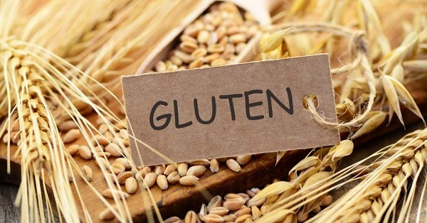 5. Bệnh celiac đường ruột Người bị bệnh celiac có thể bị tiêu chảy và nôn nếu họ ăn gluten, do cơ thể không dung nạp gluten; tuy nhiên bệnh cũng có thể gây mệt mỏi khiến người cảm thấy yếu ngay cả khi không có vấn đề tiêu hóa. Tình trạng không dung nạp gluten sẽ xảy ra khi bạn ăn thực phẩm có lúa mì, lúa mạch hoặc lúa mạch đen.