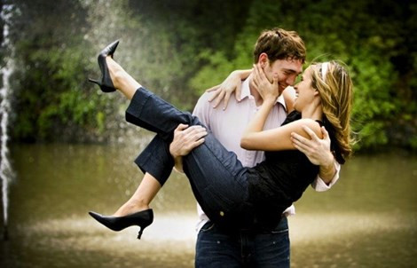 Thứ sáu, nếu vào một ngày nào đó vợ bạn từ chối những cử chỉ thân mật từ phía bạn như một cái ôm trước khi đi làm, hay chuyện vợ chồng hoặc không còn tâm sự chuyện công việc, chuyện xã hội với bạn. Khi ấy chắc chắn cô ấy đã tìm được những lời khuyên hay cử chỉ thân mật ấy ở một người đàn ông khác.