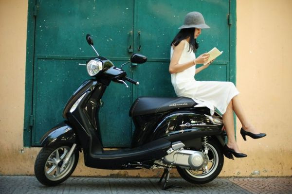  1. Yamaha Grande: Chiếc xe được cho ra mắt tháng 7 năm 2014, sở hữu động cơ hiện đại BlueCore dung tích 125 phân khối siêu tiết kiệm nhiên liệt với chỉ 1,85 lít xăng cho 100 km...
