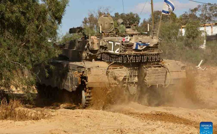 Lực lượng Phòng vệ Israel (IDF) đã đạt được những bước tiến nhỏ ở khu vực Taybeh, phía đông bắc, nhưng hầu như không đạt được kết quả quan trọng nào. Theo báo cáo trận chiến của Hezbollah, 6 xe tăng Merkava và tổ lái của Israel đã bị tên lửa chống tăng tiêu diệt trong ngày 22/10. Ảnh: Xinhua.