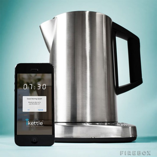 Đặc biệt, iKettle có thể được điều khiển qua smartphone ví dụ như bật, tắt ấm hoặc kiểm soát nhiệt độ một cách chính xác.