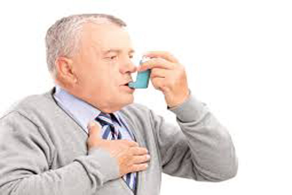 Bệnh hen suyễn và bệnh phổi tắc nghẽn mạn tính là mối đe dọa đến tính mạng người bệnh mỗi khi đông đến, rét đậm, lạnh, mưa. Đối với người cao tuổi sức yếu, lú lẫn, nằm lâu ngày, khi lạnh bị viêm phế quản, viêm phổi cấp tính thì thân nhiệt thường không tăng cao như người trẻ tuổi nên dễ nhầm là bệnh nhẹ ít được người nhà quan tâm.