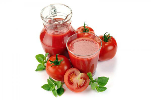 Cà chua. Có hầu hết các loại vitamin và dưỡng chất tốt cho sức khỏe và vẻ đẹp của cơ thể. Không chỉ dành cho người lớn chống lão hòa, mà trẻ ăn cà chua còn rất tốt vì cơ thể sẽ hấp thụ được nhiều lycopeen có tác dụng chống khô da, bảo vệ da khỏi ánh nắng mặt trời và tác động của môi trường.