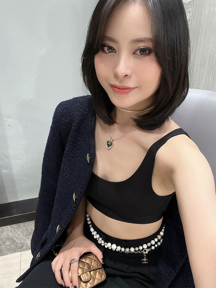 Cô gái Hà thành cũng được khen là có gu ăn mặc, biết cách kết hợp trang phục để tôn chiều cao và tôn dáng.