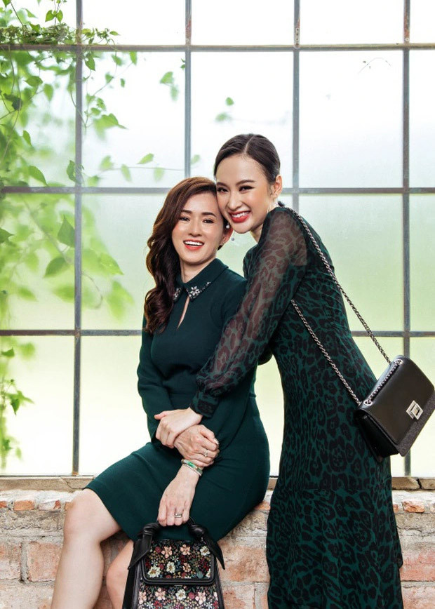 Angela Phương Trinh cũng thừa hưởng nét xinh đẹp từ mẹ ruột.