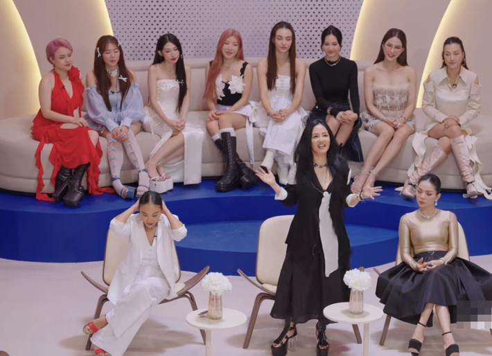 Trong tập đầu tiên mới lên sóng, nữ diva 53 tuổi gây ấn tượng với nhan sắc trẻ đẹp, quyến rũ, rạng rỡ và thần thái không thua kém dàn mỹ nhân "đàn em" trong chương trình.