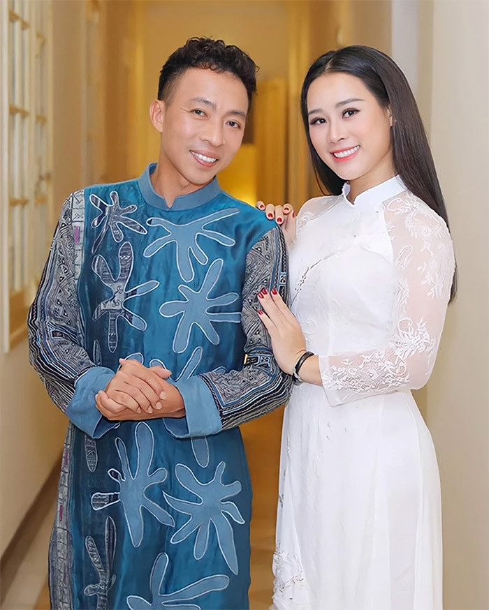 Sau hai năm ly hôn, mới đây, ca sĩ Việt Hoàn mới xác nhận anh và vợ kém 18 tuổi - Hoa Trần đã chia tay vào cuối năm 2021 sau 14 năm chung sống. (Ảnh: FBNV)