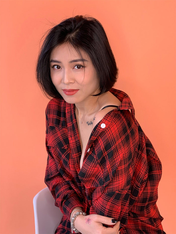 "Nghe giang hồ đồn Linh đang nổi tiếng ở các hội nhóm lắm. Khổ thân các con giời, rảnh quá share mỏi hết cả tay. Đêm qua các em hóng suốt không ngủ được đúng không? Thế mà lại chẳng có clip nào mới đau chứ...", nữ MC bày tỏ. (Ảnh: FBNV)