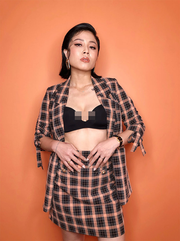Tháng 7/2019, MC Hoàng Linh cũng bị cư dân mạng nghi ngờ là nhân vật chính trong một clip nóng và từ khóa clip nóng MC Hoàng Linh được tìm kiếm, chia sẻ chóng mặt trên mạng xã hội. Nữ MC đã lên tiếng phủ nhận một cách nhẹ nhàng. (Ảnh: FBNV)