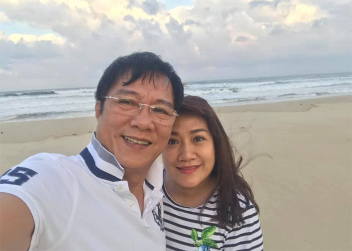 Mặc dù đã cố gắng sinh con nhưng do sức khỏe của vợ anh không tốt nên cả hai không có con chung. (Ảnh: FBNV)