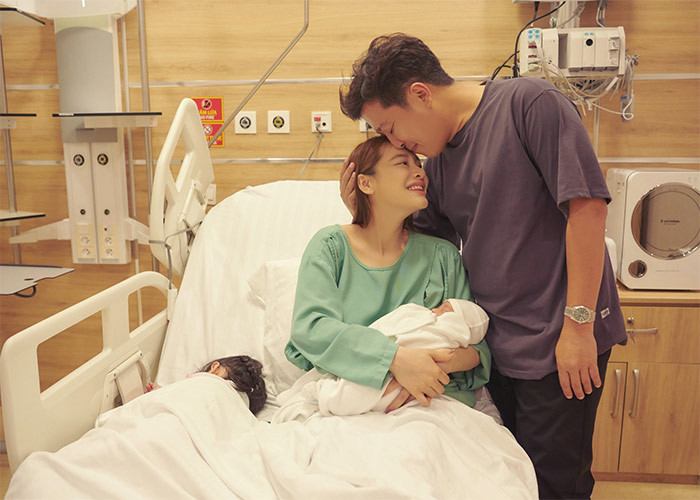 Ngày 6/10, Nhã Phương hạ sinh bé trai bằng phương pháp sinh thường tại bệnh viện.