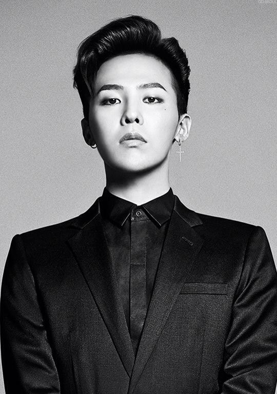 Bản thân G-Dragon khẳng định anh bị "chơi khăm", có người đã mời anh hút trong lúc nam ca sĩ không tỉnh táo: "Tôi đã hút một điếu thuốc mà ai đó đã đưa cho tôi trong câu lạc bộ. Mùi của nó khác với một điếu thuốc bình thường, vì vậy tôi hơi nghi ngờ rằng đó là cần sa, nhưng sự thật là tôi có hút thuốc đó". (Ảnh: Instagram)