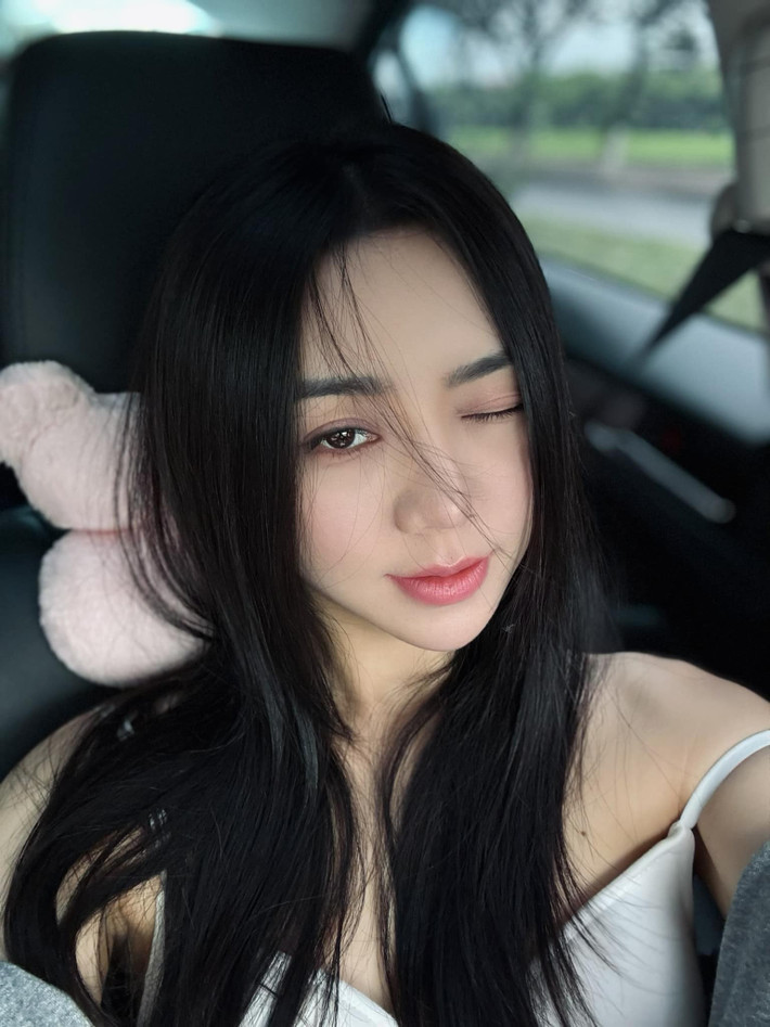 Cô được nhận xét là sở hữu gu thời trang ấn tượng, táo bạo nhưng có chừng mực.