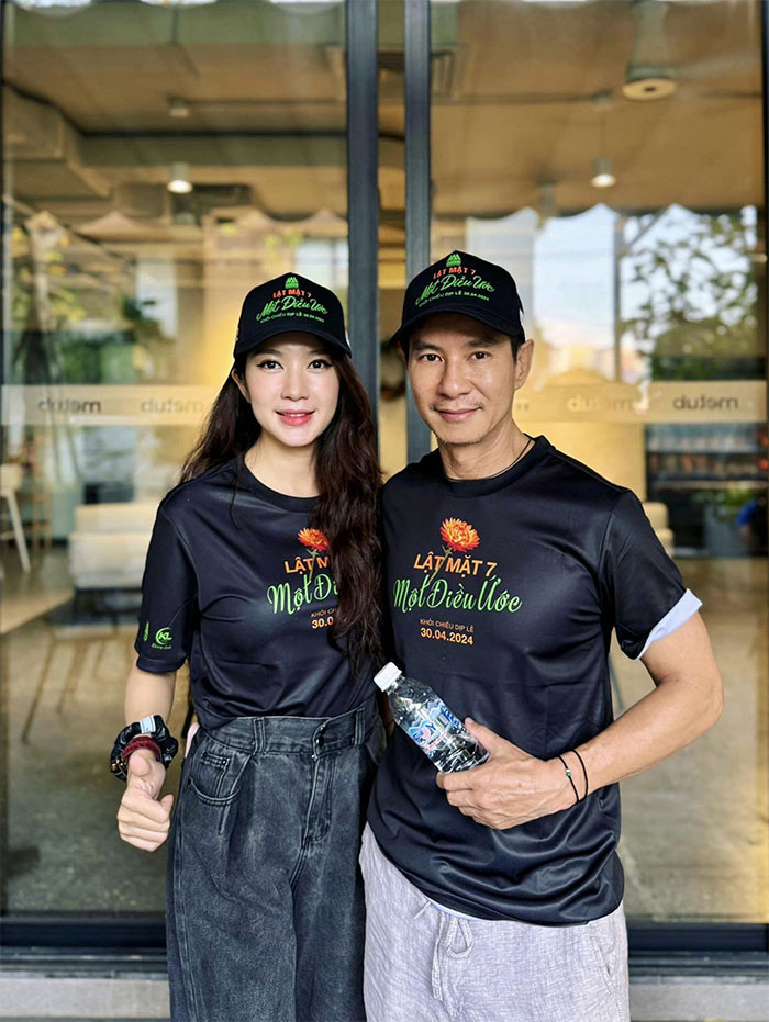 Lý Hải quen biết với hot girl Minh Hà, kém anh 17 tuổi, khi cô tình cờ đi casting phim ca nhạc của Lý Hải và được nhận làm vai chính trong MV "Kiếp phong ba".