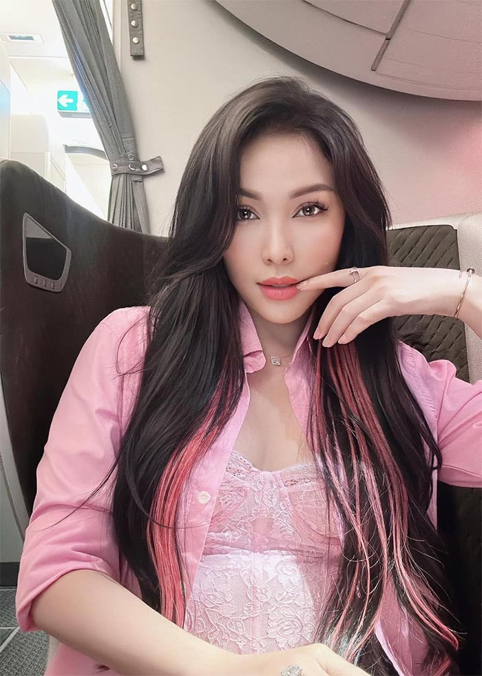 Thời gian gần đây, Quỳnh Thư gây chú ý khi bị cho là người thứ ba xen vào cuộc hôn nhân của Diệp Lâm Anh và thiếu gia Nghiêm Đức.