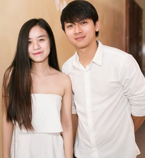 Năm 2020, Hoài Lâm và Bảo Ngọc (Cindy Lư) - cháu nội danh hài Bảo Quốc, ly hôn sau 9 năm bên nhau. Hai con gái chung của cặp đôi ở cùng với mẹ. (Ảnh: FBNV)