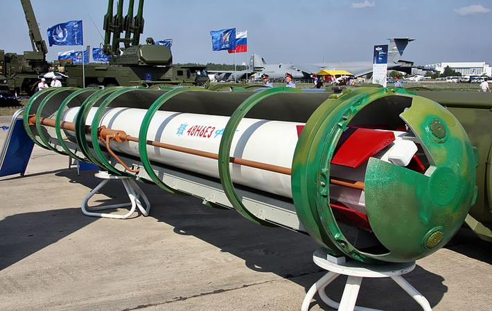 Trong đó, loại tên lửa đáng sợ nhất là 40N6 có tầm bắn tới 400km, được cho là dùng để chuyên trị các máy bay ném bom chiến lược, máy bay trinh sát cỡ lớn của Mỹ. Nguồn ảnh: Wikipedia