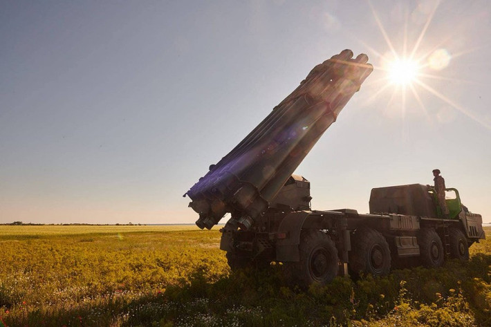Cận cảnh bệ phóng BM-30 Smerch trang bị đạn rocket Vikha. Nguồn ảnh: diana_mihailova's