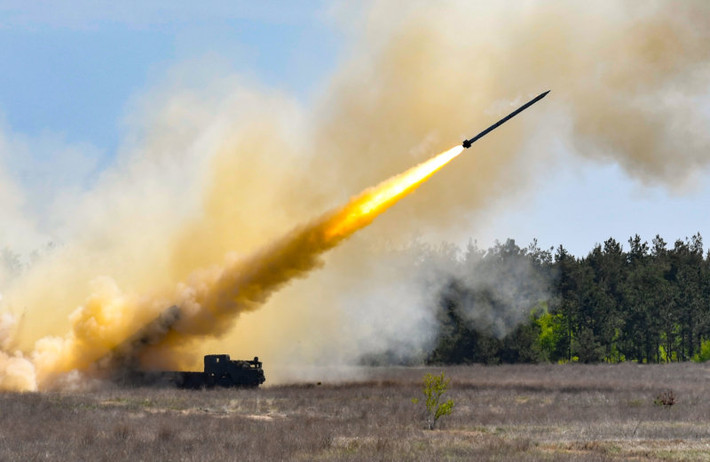 Đáng lưu tâm là hiện Ukraine đang ấp ủ phát triển siêu rocket có tầm bắn lên tới 200km trong tương lai nhằm tăng cường sức mạnh tấn công trên bộ, đối đầu với lực lượng pháo binh vô địch của Nga. Nguồn ảnh: diana_mihailova's