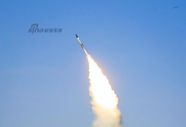 Một hệ thống đầy đủ S-300PMU2 có thể phóng đồng thời 72 tên lửa đánh chặn 36 mục tiêu cùng lúc. Nguồn ảnh: Sina